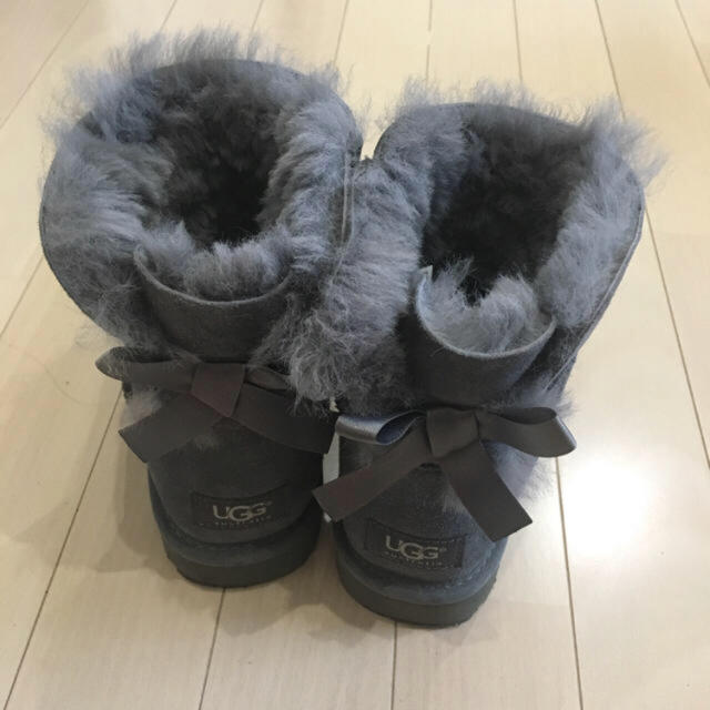 UGG(アグ)のUgg ムートンブーツ リボン グレー レディースの靴/シューズ(ブーツ)の商品写真