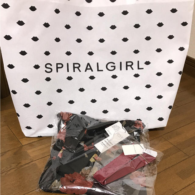 SPIRAL GIRL(スパイラルガール)のスパイラルガール 福袋 2018 ローズスキッパーワンピース スエードチョーカー レディースのワンピース(ロングワンピース/マキシワンピース)の商品写真