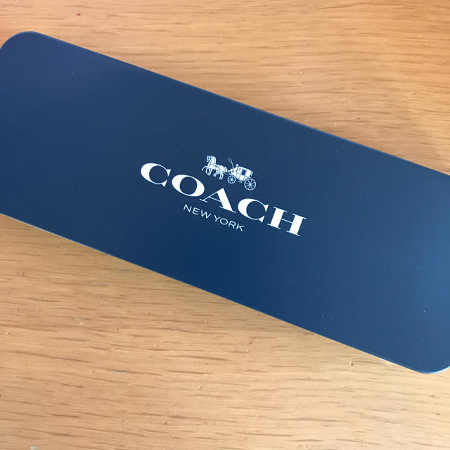 COACH(コーチ)のcoach 万年筆&ボールペン ブリキ缶 2セット レディースのファッション小物(その他)の商品写真