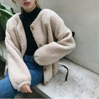 ザラ(ZARA)のファージャケット もこもこ ベージュ ボアブルゾン(毛皮/ファーコート)