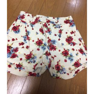 ローリーズファーム(LOWRYS FARM)のローリーズファーム 花柄 ショートパンツ(ショートパンツ)