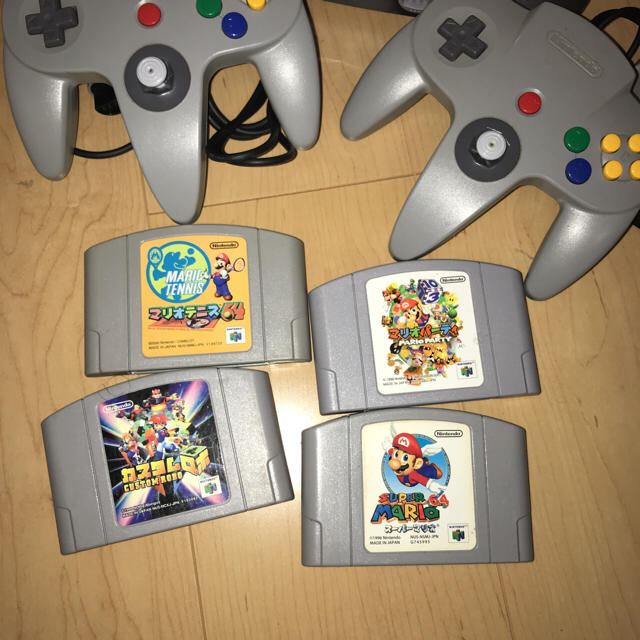 NINTENDO 64(ニンテンドウ64)の任天堂 64 本体 セット エンタメ/ホビーのゲームソフト/ゲーム機本体(家庭用ゲーム機本体)の商品写真