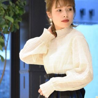 ダブルクローゼット(w closet)のw closet シャーリングハイネックプルオーバー(シャツ/ブラウス(長袖/七分))