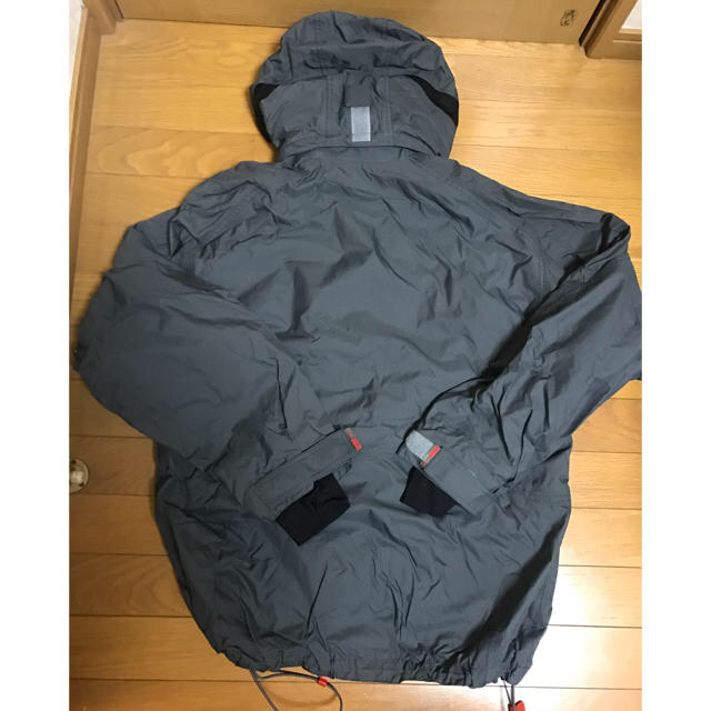 HELLY HANSEN(ヘリーハンセン)のHELLY HANSEN スノボウェア 上下セット  スポーツ/アウトドアのスノーボード(ウエア/装備)の商品写真