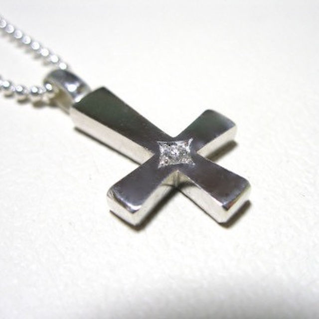 レディース仁尾彫金『一つ星ダイヤ逆十字クロス』十字架ハンドメイド