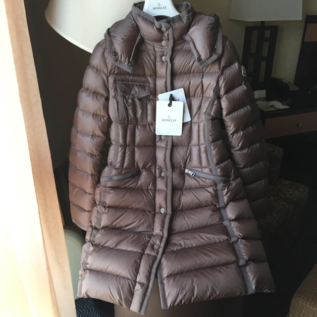 MONCLER(モンクレール)の【sakura45様専用】MONCLER HERMINE  レディースのジャケット/アウター(ダウンコート)の商品写真