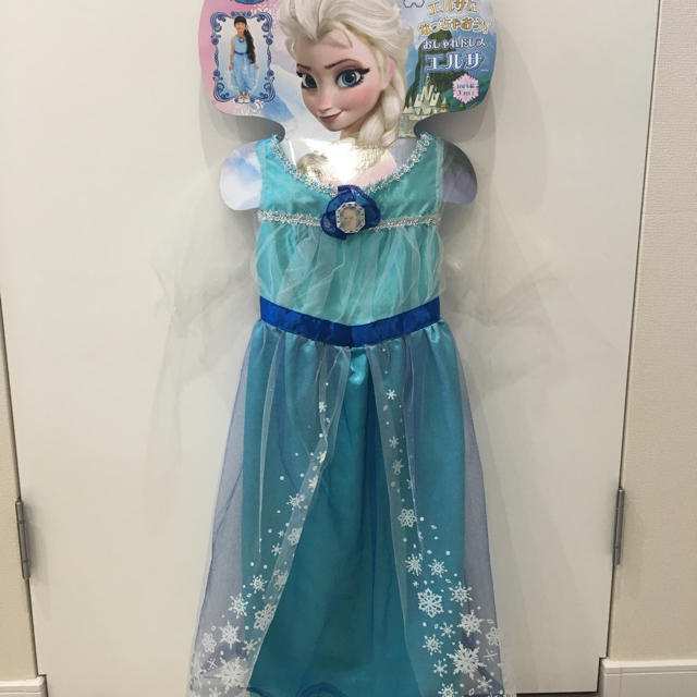 Disney(ディズニー)の♡あみ様専用 タカラトミー アナと雪の女王 エルサドレス100〜110 エンタメ/ホビーのコスプレ(衣装)の商品写真