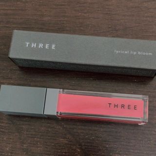 スリー(THREE)のお値下げ！THREE リリカルリップブルーム 02(リップグロス)