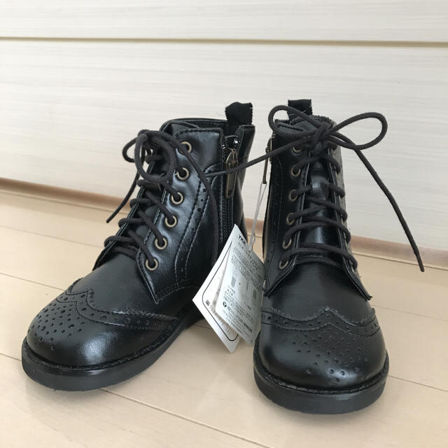 familiar(ファミリア)のファミリア 新品 靴 ブーツ 黒  15cm 箱なし キッズ/ベビー/マタニティのキッズ靴/シューズ(15cm~)(ブーツ)の商品写真
