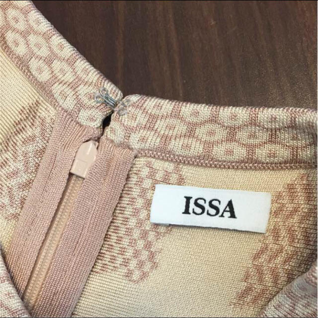 Issa London(イッサロンドン)のイッサロンドン ワンピース issa dvf レディースのワンピース(ひざ丈ワンピース)の商品写真