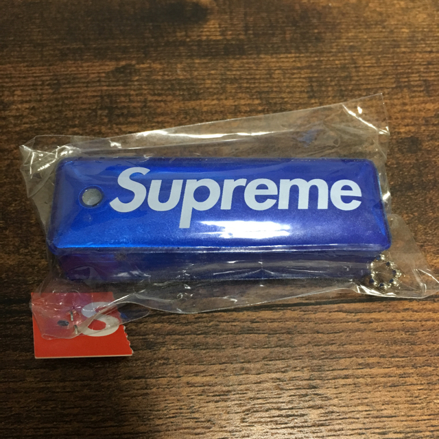 Supreme(シュプリーム)のSupreme - Reflective Puffy Keychain 青 メンズのファッション小物(その他)の商品写真