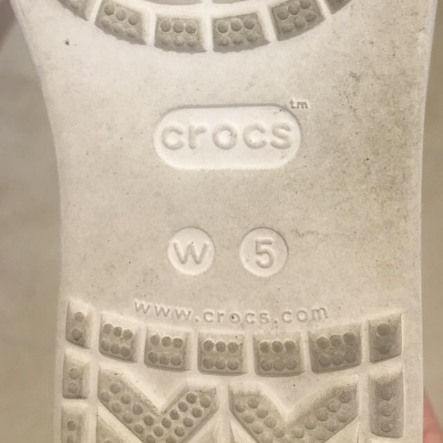 crocs(クロックス)のクロックス サイズW5 サイズ表記4枚目につけました！ レディースの靴/シューズ(その他)の商品写真