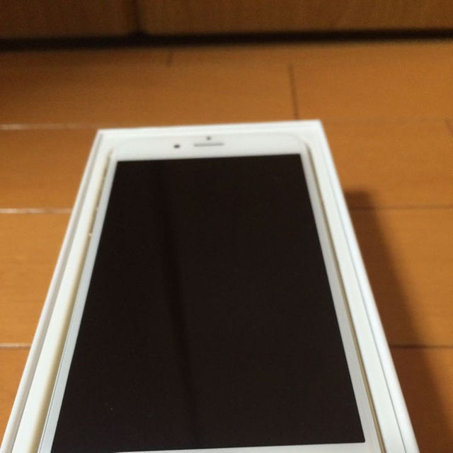 Apple(アップル)のau iPhone6 64g 新品未使用品 一括購入品 スマホ/家電/カメラのスマートフォン/携帯電話(スマートフォン本体)の商品写真