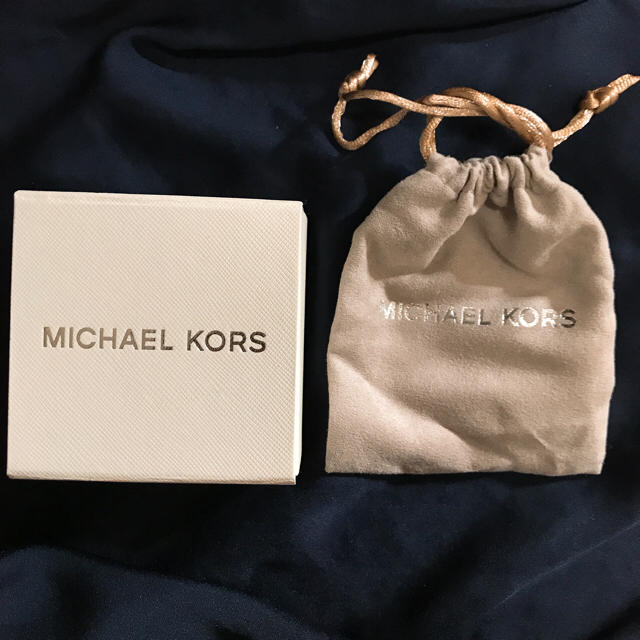 Michael Kors(マイケルコース)の【マイケルコース】ロゴ グロメット ペンダント レディースのアクセサリー(ネックレス)の商品写真