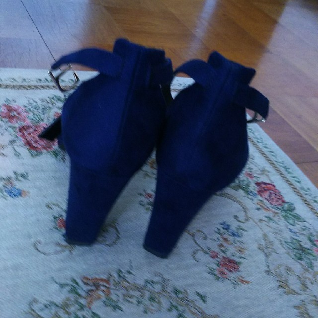 GU(ジーユー)の紺色　パンプス レディースの靴/シューズ(ハイヒール/パンプス)の商品写真