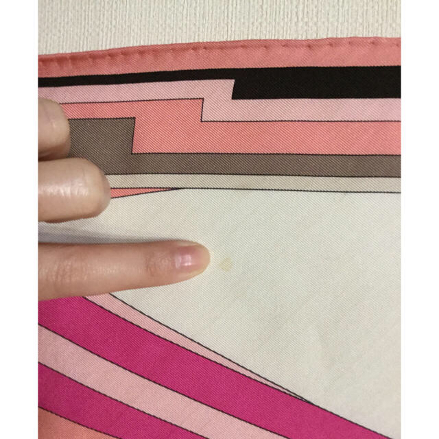 EMILIO PUCCI(エミリオプッチ)のエミリオプッチ 大判 スカーフ / ピンク基調 レディースのファッション小物(バンダナ/スカーフ)の商品写真