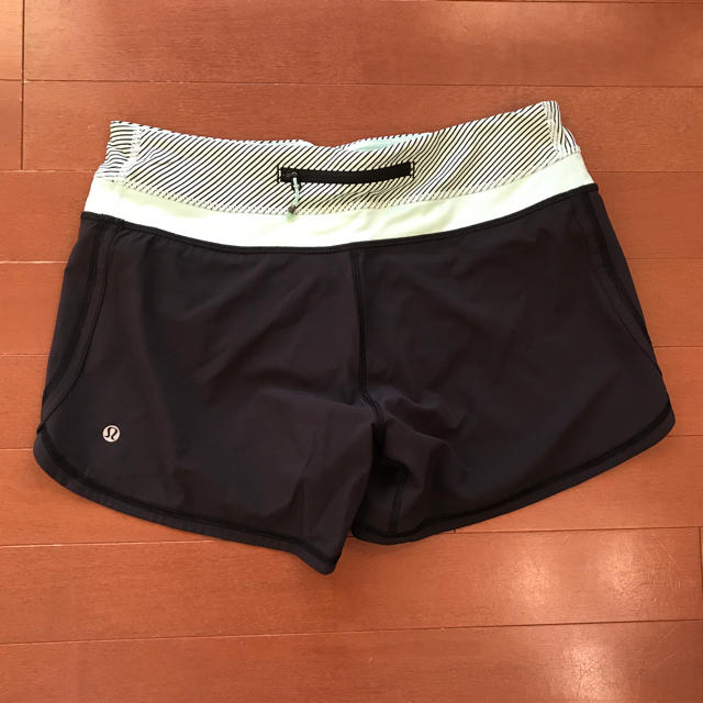 lululemon(ルルレモン)のRun Times Short レディースのパンツ(ショートパンツ)の商品写真