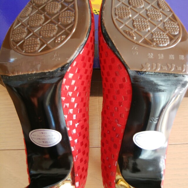 Gianni Versace(ジャンニヴェルサーチ)のGiannie Versace 新品！未使用！size 35 レディースの靴/シューズ(ハイヒール/パンプス)の商品写真