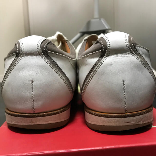 REGAL(リーガル)のregal 白革靴 カジュアル 25.5 メンズの靴/シューズ(ドレス/ビジネス)の商品写真