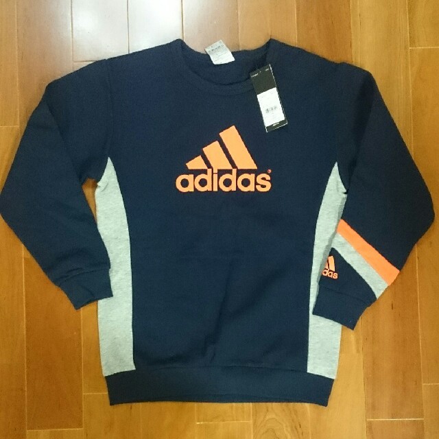 adidas(アディダス)の未使用★ｱﾃﾞｨﾀﾞｽadidas裏起毛ﾄﾚｰﾅｰ②/ キッズ/ベビー/マタニティのキッズ服男の子用(90cm~)(Tシャツ/カットソー)の商品写真