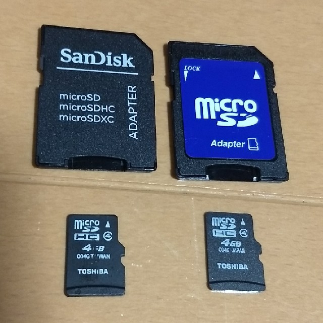 東芝(トウシバ)の【激安セット❗】microSDカード2枚セット（4GB） スマホ/家電/カメラのスマートフォン/携帯電話(その他)の商品写真