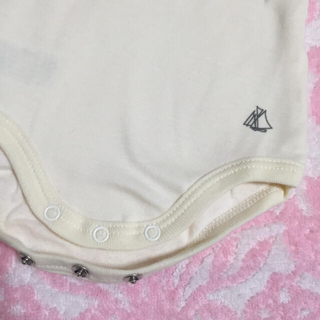 PETIT BATEAU(プチバトー)の☆SALE☆ 新品 プチバトー♡ 裏起毛衿つき長袖ボディ 6m 67cm キッズ/ベビー/マタニティのベビー服(~85cm)(ロンパース)の商品写真