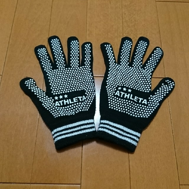 ATHLETA(アスレタ)のお値下げ★アスレタ ゴムつき手袋 黒 スポーツ/アウトドアのサッカー/フットサル(ウェア)の商品写真