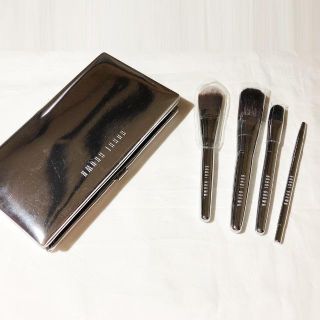 ボビイブラウン(BOBBI BROWN)の《新品》BOBBI BROWN（ボビーブラウン）ミニブラシ4セット / 限定品(コフレ/メイクアップセット)