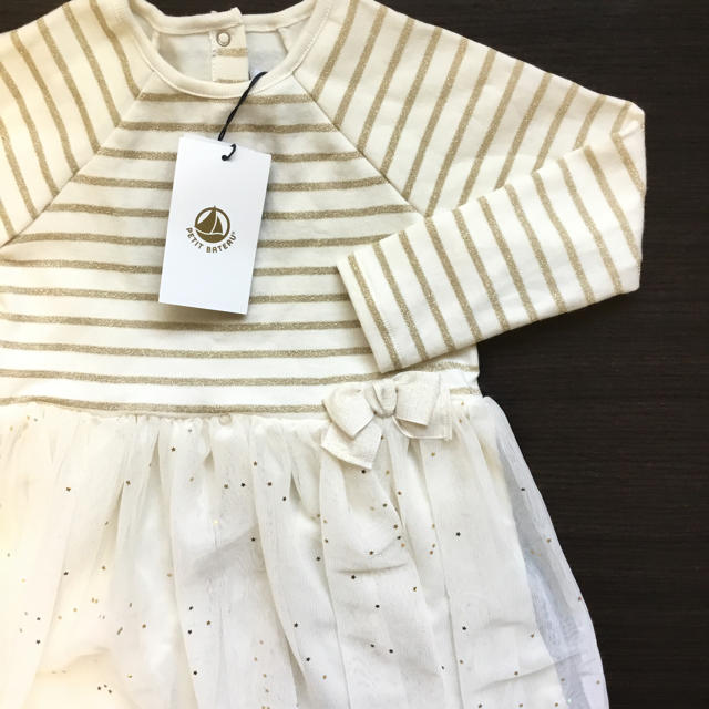 PETIT BATEAU(プチバトー)の【新品】プチバトー ラメマリニエールチュール切替ワンピース キッズ/ベビー/マタニティのキッズ服女の子用(90cm~)(ワンピース)の商品写真