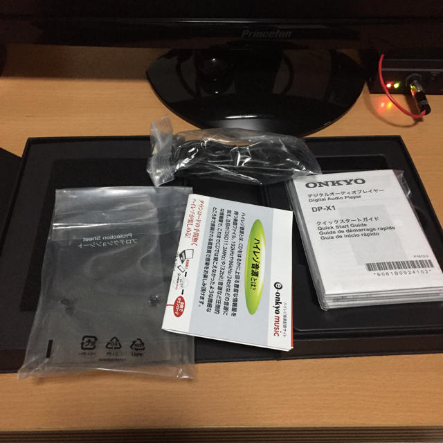 ONKYO(オンキヨー)のONKYO DP-X1 ケース付き スマホ/家電/カメラのオーディオ機器(ポータブルプレーヤー)の商品写真