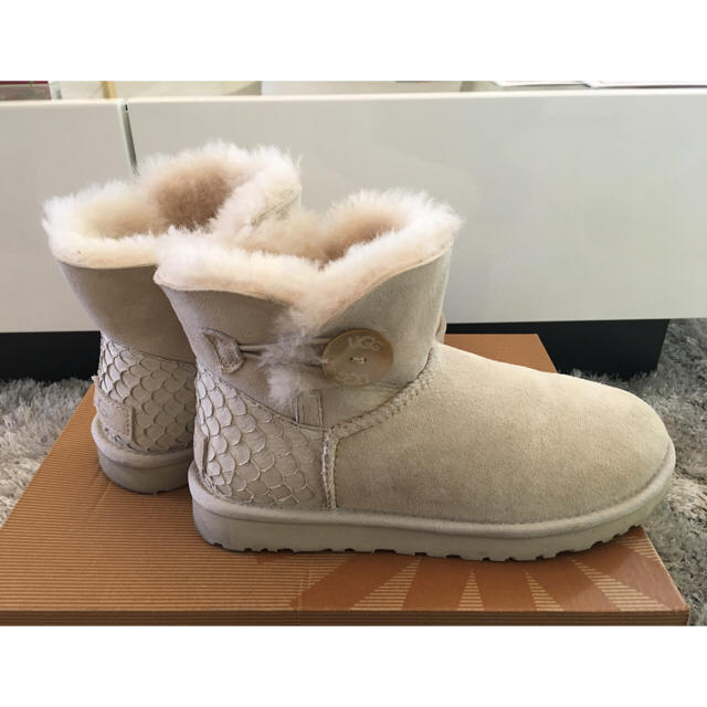 【 ugg 】ミニ ベイリー ボタン ペルラ