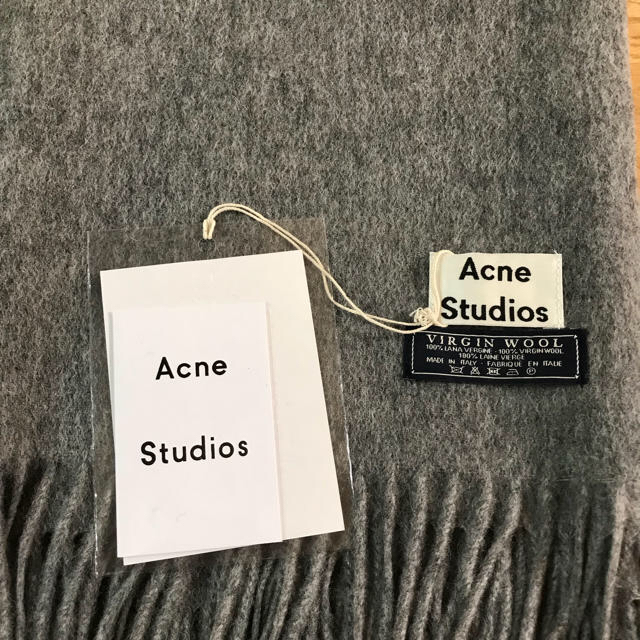 ACNE(アクネ)の【新品・未使用】Acne studios マフラー  グレーメランジ レディースのファッション小物(マフラー/ショール)の商品写真