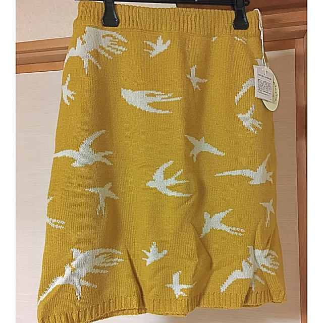 titicaca(チチカカ)の値下げ！kilki キルキー ツバメ柄ニットスカート レディースのスカート(ひざ丈スカート)の商品写真