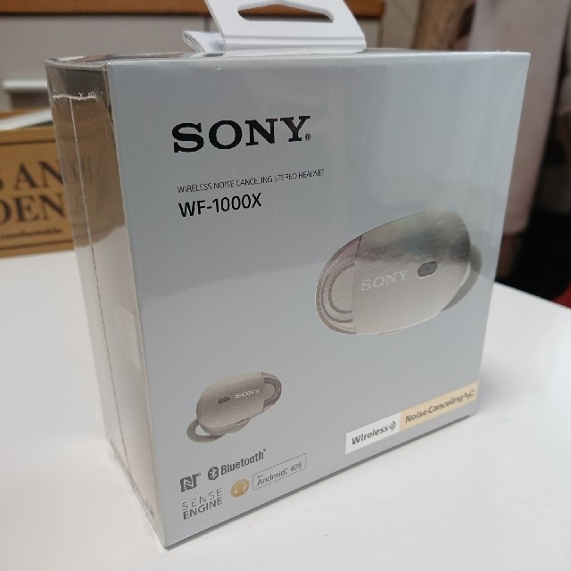 SONY(ソニー)のケンボ様専用 新品未開封 WF-1000X スマホ/家電/カメラのオーディオ機器(ヘッドフォン/イヤフォン)の商品写真