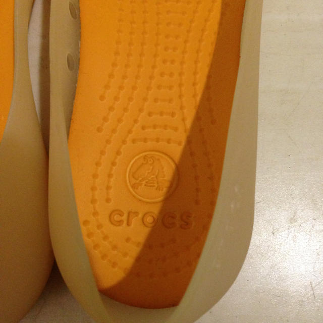 crocs(クロックス)のcrocs レディースの靴/シューズ(サンダル)の商品写真