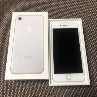 iPhone 7 Silver 128 GB au SIMロックあり