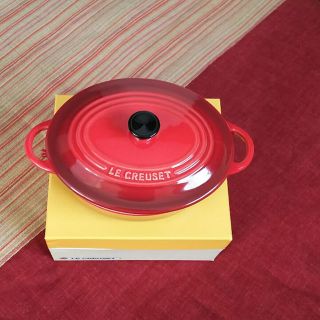 ルクルーゼ(LE CREUSET)の【送料込】ルクルーゼ   ミニオーバルココット(チェリーレッド)(食器)