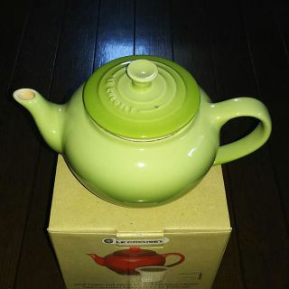 ルクルーゼ(LE CREUSET)の【ぽよよ様専用】ルクルーゼ   ティーポット(フルーツグリーン)(食器)