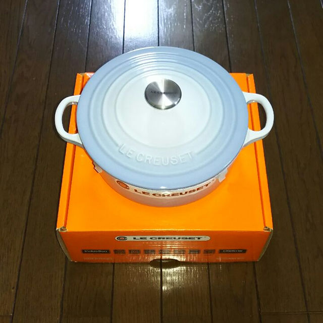 LE CREUSET(ルクルーゼ)の【YUKA☆様専用】ルクルーゼ   ココットロンド(18cm)コースタルブルー インテリア/住まい/日用品のキッチン/食器(調理道具/製菓道具)の商品写真