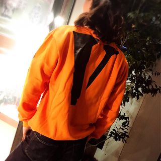 オフホワイト(OFF-WHITE)の送料込み3900円！！ Vlone×off white トレーナー スウェット (スウェット)