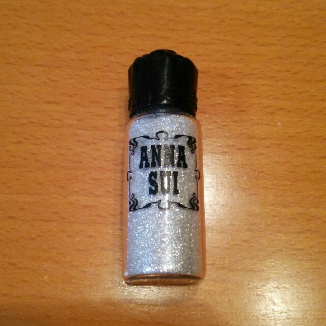 ANNA SUI(アナスイ)のアナスイ メイクパウダー ラメ シルバー☆ コスメ/美容のベースメイク/化粧品(アイシャドウ)の商品写真