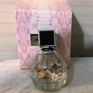 ジミーチュウ(JIMMY CHOO)のジミーチュウオーデトワレ 40ml 新品で購入したばかり！箱付き(香水(女性用))