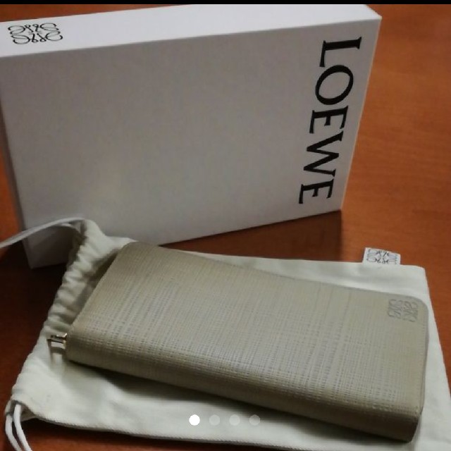 LOEWE(ロエベ)の新品！ロエベ リネン ジップアラウンド ウォレット ストーン レディースのファッション小物(財布)の商品写真