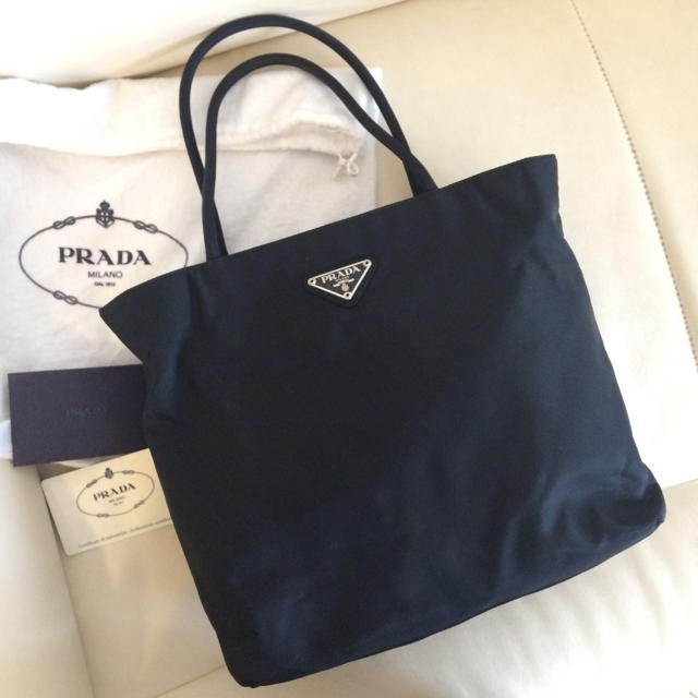 プラダ　PRADA  ナイロン　ハンドバッグ　ブラック