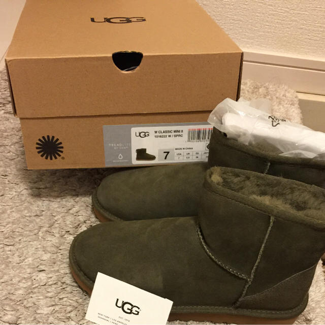 UGG 24.0 カーキ 最新作 クラシックミニ2 7 アグブーツ ムートンレディース