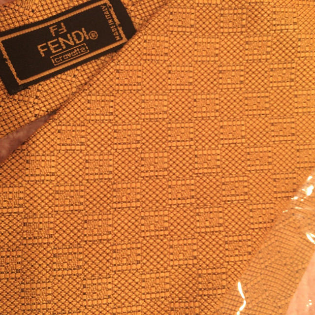 FENDI(フェンディ)の【専用】フェンディ FENDI ネクタイ マスタード色 ゴールド イエロー メンズのファッション小物(ネクタイ)の商品写真