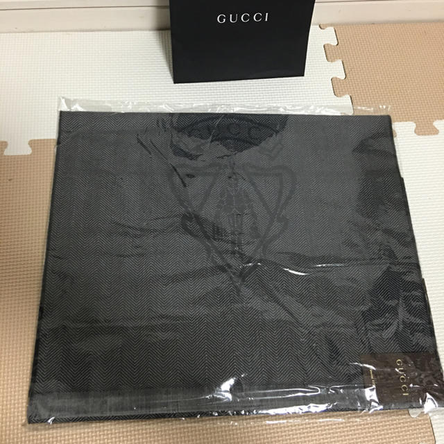 Gucci(グッチ)のお値引き価格！新品タグ付き グッチ マフラー メンズのファッション小物(マフラー)の商品写真