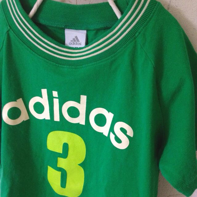 adidas(アディダス)のadidas☆グリーンTシャツ レディースのトップス(Tシャツ(半袖/袖なし))の商品写真