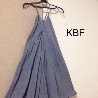 ケービーエフ(KBF)のブルーワンピース(ひざ丈ワンピース)