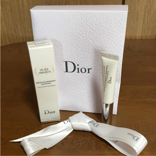 Christian Dior(クリスチャンディオール)の白さま専用 新品！ディオールネイルオイル  アブリコ ギフトボックス付！ コスメ/美容のネイル(ネイルケア)の商品写真